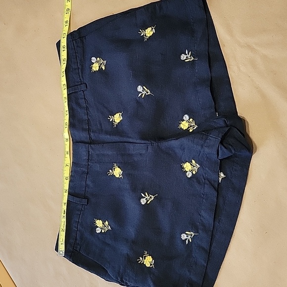Loft Size 8 Navy Blue with Yellow & White Embroidered Floral Linen Blend Shorts - Picture 5 of 11